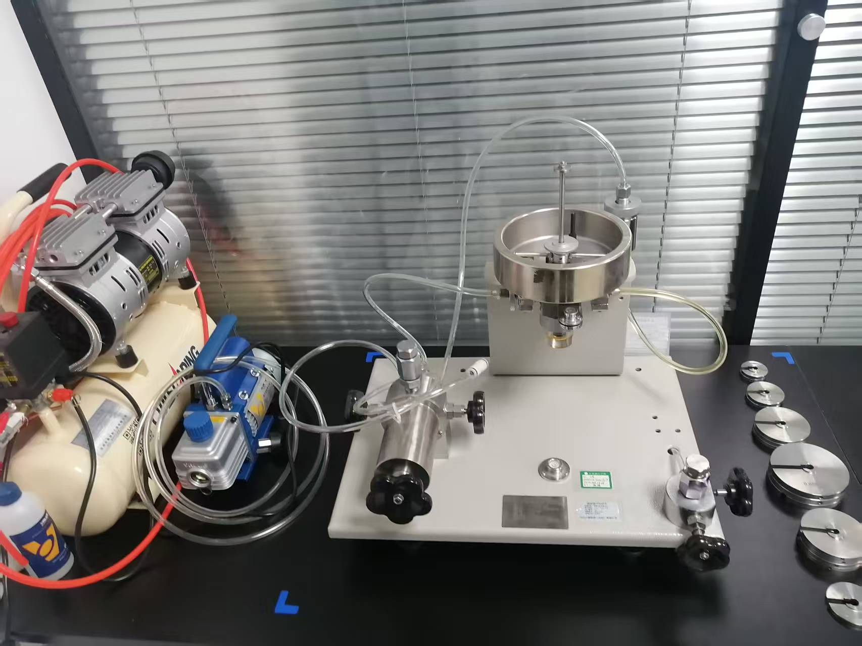 企業(yè)內(nèi)部校準(zhǔn)壓力變送器：活塞式壓力計(jì)選型全攻略（0.075級(jí)-0.5級(jí)全覆蓋）